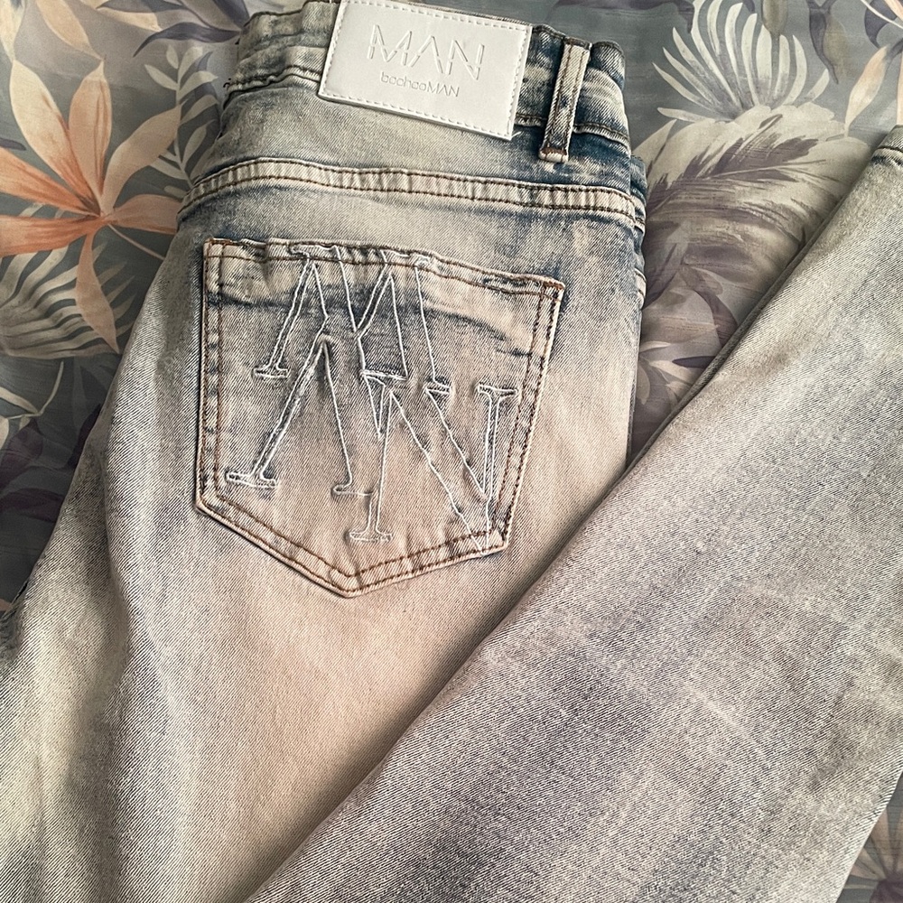 Boohoo Light Wash Skinny Jeans